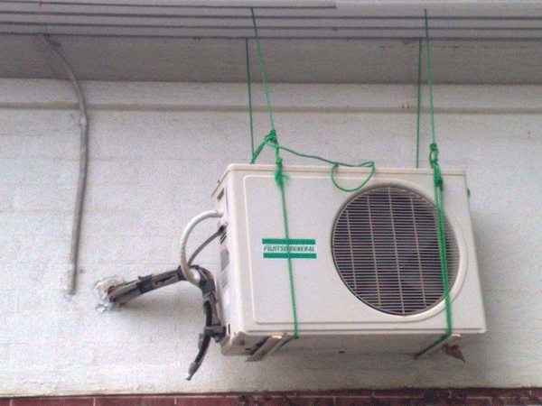 Bad Install 04 600x450 Why Buying A Ductless System Off The Internet Is A BAD Idea